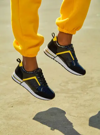 La basket portee, en plein saut.